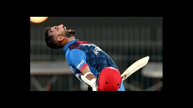 Cầu thủ Afghanistan dũng mãnh ngăn chặn cầu thủ Pakistan trong trận đấu quyết liệt. Cầu thủ Afghanistan dũng mãnh ngăn chặn cầu thủ Pakistan trong trận đấu quyết liệt.