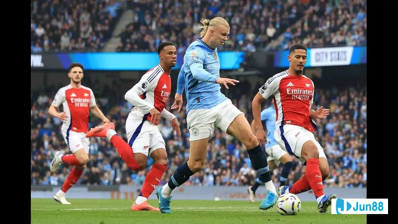 Cầu thủ Alashkert vượt qua Shirak Gyumri để tạo ra cơ hội ghi bàn Cầu thủ Alashkert vượt qua Shirak Gyumri để tạo ra cơ hội ghi bàn