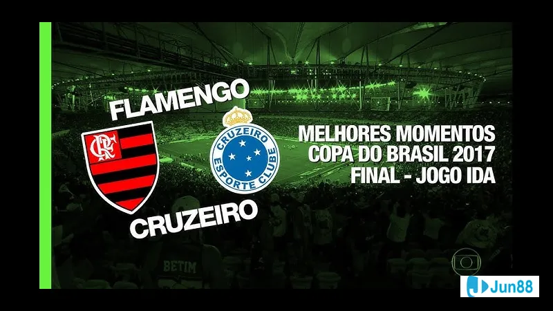 Cầu thủ Flamengo RJ với sự quyết tâm rõ ràng trong trận đấu với Cruzeiro