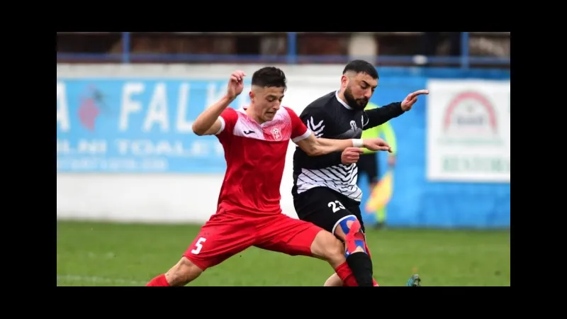 Cầu thủ Mykonos và Aias Salamina tranh chấp bóng trên sân - Lịch sử đối Cầu thủ Mykonos và Aias Salamina tranh chấp bóng trên sân - Lịch sử đối