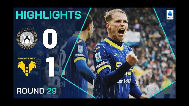 Cầu thủ Udinese vượt qua hàng phòng ngự của Verona Cầu thủ Udinese vượt qua hàng phòng ngự của Verona