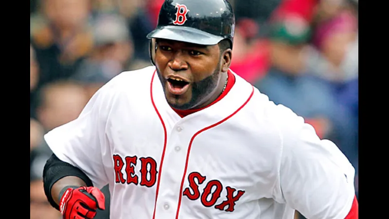 Cầu thủ Dominica đang ghi bàn trong trận đấu với Sint Maarten Cầu thủ Dominica đang ghi bàn trong trận đấu với Sint Maarten