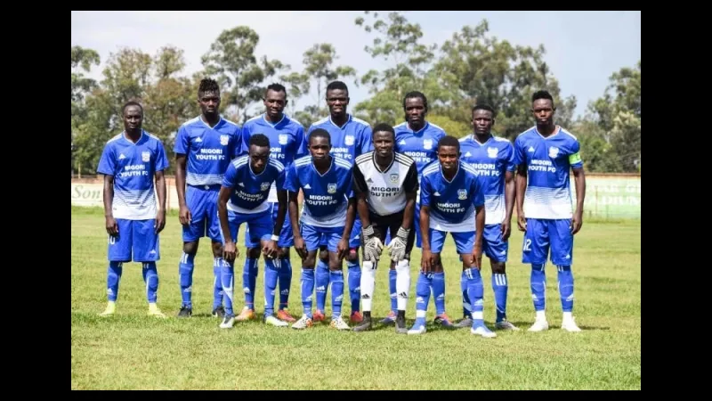 Cầu thủ của Migori và Talanta tranh chấp bóng trên sân cỏ Cầu thủ của Migori và Talanta tranh chấp bóng trên sân cỏ