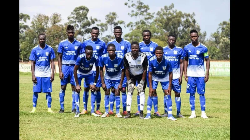 Cầu thủ của Migori và Talanta đang tranh chấp quả bóng Cầu thủ của Migori và Talanta đang tranh chấp quả bóng